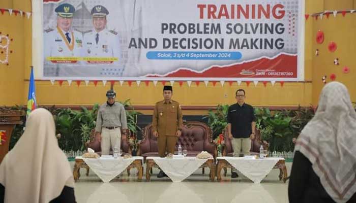 Buka Training Problem Solving and Decision Making, Wawako Solok Berikan Apresiasi 1 Wakil Wali Kota Solok, Ramadhani Kirana Putra membuka Training Problem Solving and Decision Making