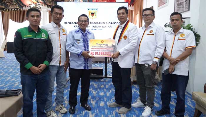 Gema Minang Kota Batam Bantu Masjid dan Musala Terdampak Banjir Bandang dan Galodo di Tanah Datar