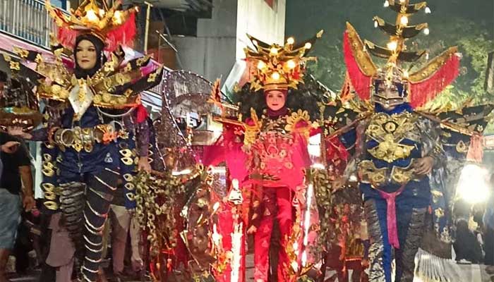 Karnaval songket di puncak event Sawahlunto International Songket Silungkang Carnival (Sissca)