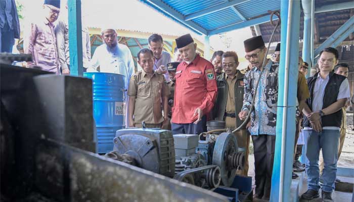 Di Bawah Kepemimpinan Mahyeldi, 99,9 Persen Nagari/Desa di Sumbar Teraliri Listrik 1 Gubernur Sumbar, Mahyeldi tinjau pembangkit listrik mini