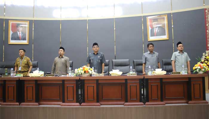 Rapat paripurna DPRD Kota Padang