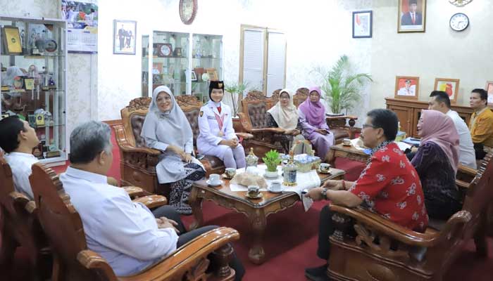 Wako Zul Elfian Sambut Paskibraka Nasional asal Kota Solok Maulia Permata Putri