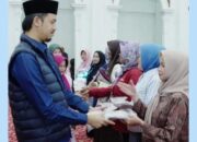Wako Bukittinggi Serahkan Pakaian Kerja untuk Kader Posyandu Balita, Lansia, Poskeskel dan Remaja
