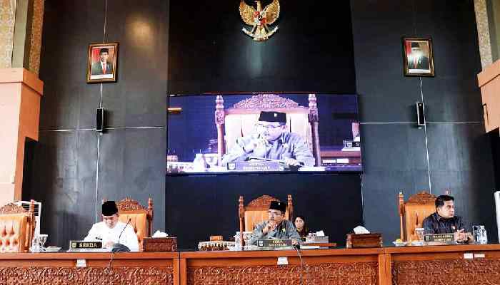 Rapat paripurna DPRD Kabupaten Dharmasraya