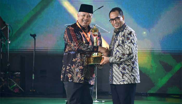 Wako Solok, Zul Elfian Umar terima penghargaan WTN dari Menteri Perhubungan RI, Budi Karya Sumadi