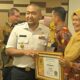 Plt Gubernur Audy Joinaldy serahkan penghargaan Anugerah Siddhakarya Sumbar 2024