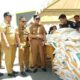 Penyerahan bantuan untuk penerima di Kecamatan Sangir