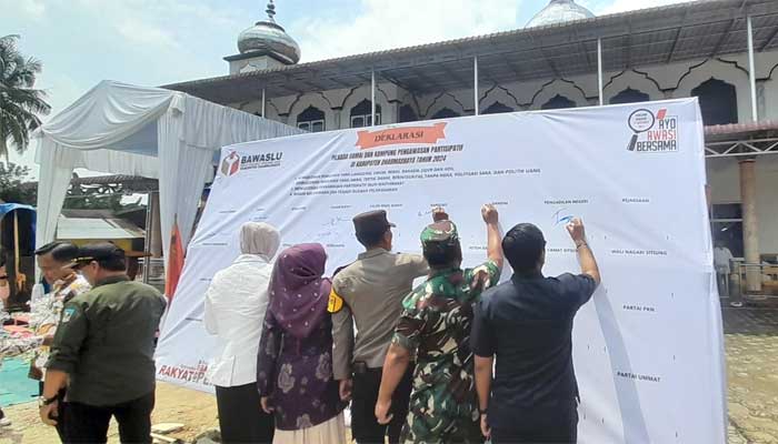 Bawaslu Dharmasraya Adakan Deklarasi Pilkada Damai dan Kampung Pengawasan Partisipatif
