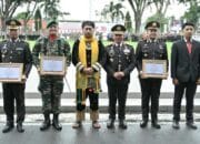 Personel Kepolisian dan TNI Terima Penghargaan di Hari Kesaktian Pancasila tingkat Sumbar