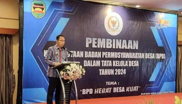 Kepala DPMD, Jaya Pranolo memberikan sambutan dalam peningkatan kapasitas perangkat desa se-Kabupaten Purwakarta