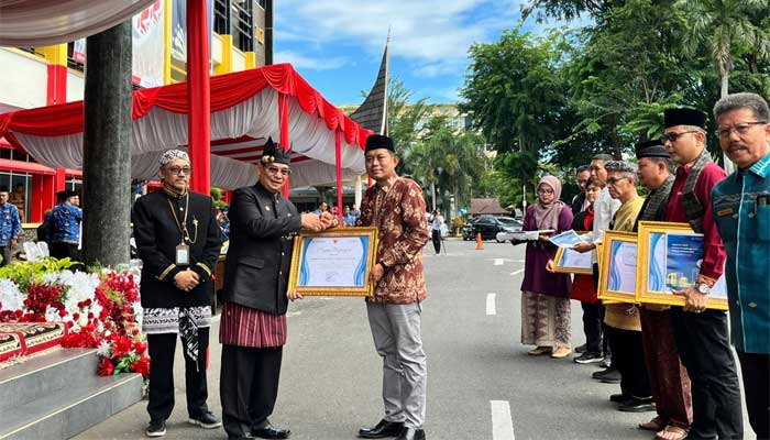 Pemkab Sijunjung Peroleh Penghargaan Statistik dari BPS Sumbar