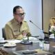 Pjs. Wali Kota Bukittinggi, H. Hani Syopiar Rustam memimpin rapat