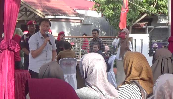 Anggota DPRD Sumbar Albert Hendra Lukman Jemput Aspirasi Warga Padang 1 Anggota DPRD Sumbar Albert Hendra Lukman Jemput Aspirasi Warga Padang