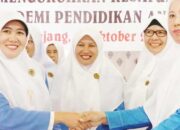 Sri Wahyuningsih Pimpin IGTKI-PGRI Padang Panjang