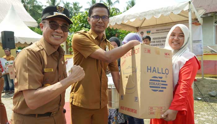 Bantuan Peralatan Rampung, 614 UMKM Solok Selatan Sudah Terima Peralatan 1 Pemkab Solok Selatan serahkan nantuan peralatan UMKM