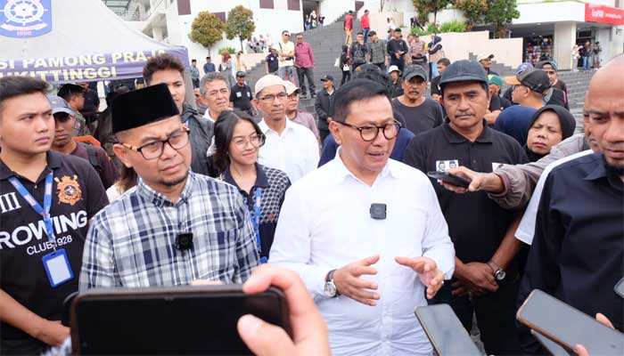 Paslon Wako dan Wawako Bukittinggi, Ramlan Nurmatias bersama Ibnu Asis kunjungi Pasar Atas