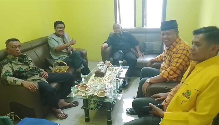 Ketua DPD Golkar Payakumbuh Bantah Tahan SK Ketua DPRD Definitif 1 Yendri Bodra Dt.Parmato Alam saat rapat dengan Fraksi Golkar DPRD Payakumbuh