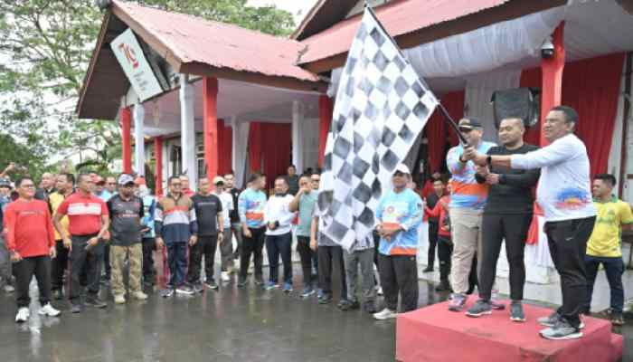 Plt Gubernur Sumbar Lepas Ribuan Peserta Iven Jalan Sehat di Mentawai