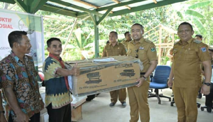 Pemprov Sumbar Salurkan Alat Ekonomi Produktif untuk Masyarakat Mentawai 1 Pemprov Sumbar Salurkan Alat Ekonomi Produktif untuk Masyarakat Mentawai