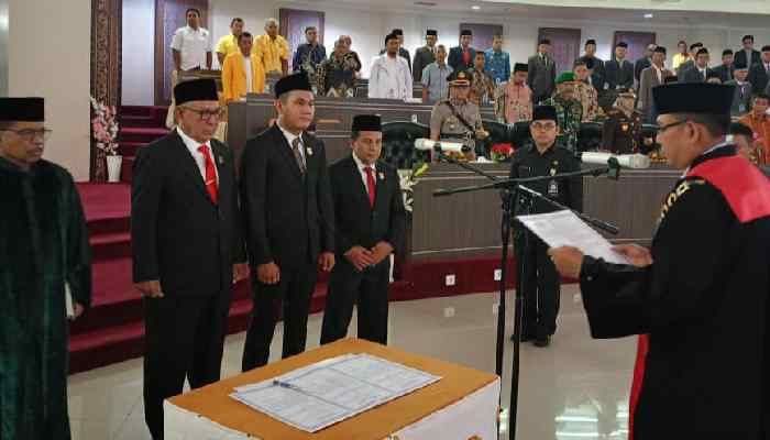 Ambil Sumpah Jabatan, Ini 3 Pimpinan DPRD Kabupaten Sijunjung