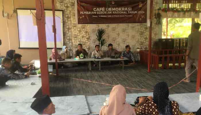 Kegiatan "Cafe Demokrasi" yang dilaksanakan oleh PPK dan PPS se-Kecamatan Pauh Duo.
