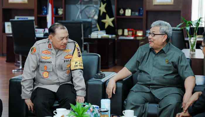 Kapolda Sumbar, Irjen Pol Suharyono bersama Ketua DPRD Sumbar, Muhidi