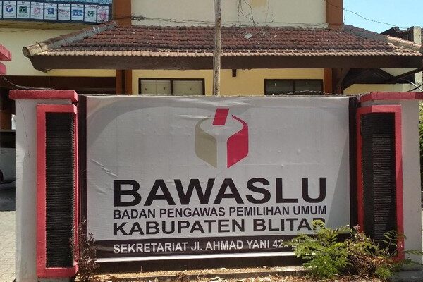 Keputusan Bawaslu Blitar Hentikan Kasus Pembagian Beras Dinilai Mencoreng Kredibilitas Pemilu