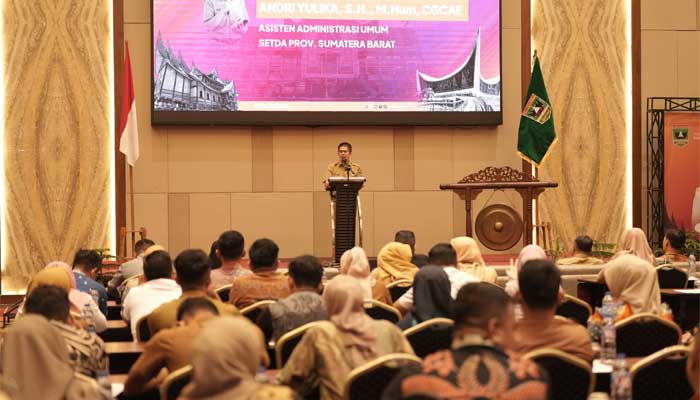 Plh Sekdaprov Andri Yulika membuka kegiatan Bimbingan Teknis (Bimtek) Keprotokolan Pemerintah Provinsi Sumatera Barat