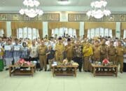 Gubernur Mahyeldi Serahkan Penghargaan untuk 76 Pelajar Sumbar Berprestasi