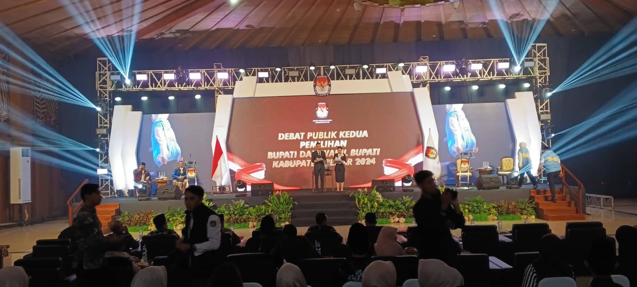 Pasangan Calon Walk Out dalam Debat Pilkada Kabupaten Blitar, Risiko Penurunan Elektabilitas 1 Debat Pilkada Kabupaten Blitar