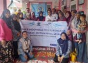 IPeKB Indonesia se-Sumbar Salurkan Bantuan kepada Kader Korban Banjir Bandang di Sijunjung