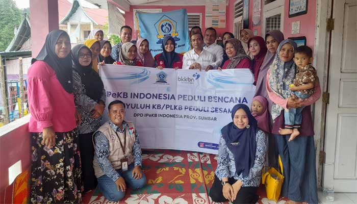 IPeKB Indonesia se-Sumbar Salurkan Bantuan kepada Kader Korban Banjir Bandang di Sijunjung 1 IPeKB Indonesia se-Sumbar Salurkan Bantuan kepada Kader Korban Banjir Bandang di Sijunjung