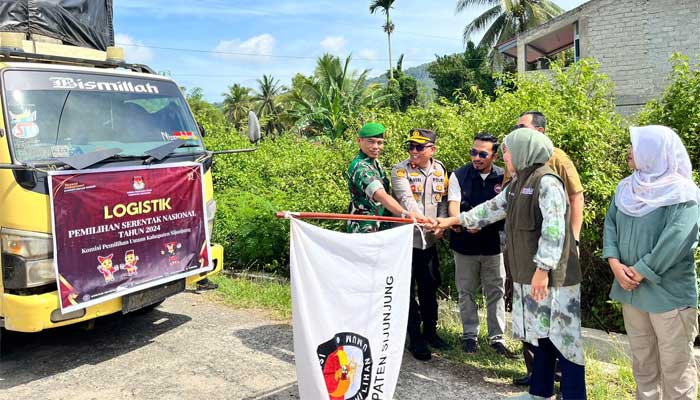 KPU Sijunjung Distribusikan Logistik Pilkada 2024 1 KPU Sijunjung Distribusikan Logistik Pilkada 2024