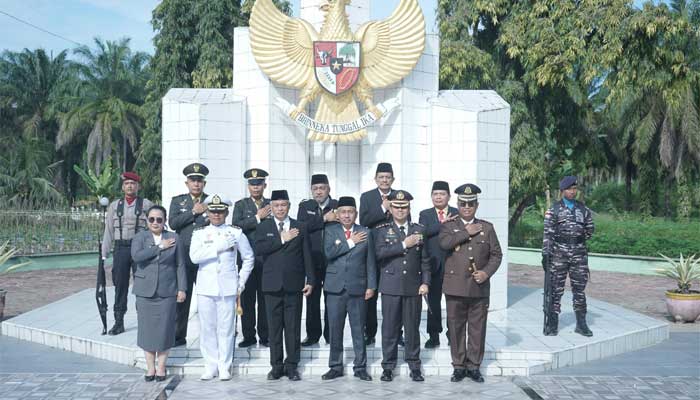 Peringati Hari Pahlawan, Pemkab Asahan Gelar Upacara dan Tabur Bunga