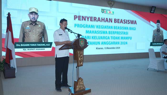 Pemkab Asahan Serahkan Beasiswa bagi Mahasiswa Berprestasi dari Keluarga Tidak Mampu