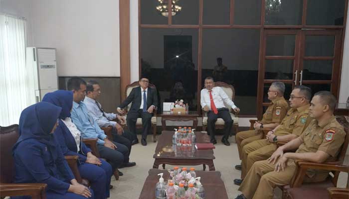Berkunjung ke Ruang Kerja Pjs Bupati Asahan, Pimpinan Bank Sumut Cabang Kisaran Sampaikan Hal Ini 1 Pimpinan PT Bank Sumut Cabang Kisaran Berkunjung ke Ruang Kerja Pjs Bupati Asahan