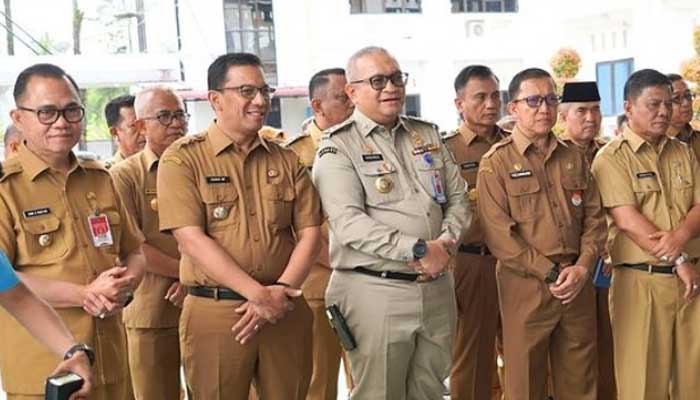 Pjs Wako Bukittinggi, Hani Syopiar Rustam (paling kiri) hadiri Rakor Pengendalian dan Potensi Kerawanan Pilkada 2024 se Sumbar di Kota Pariaman