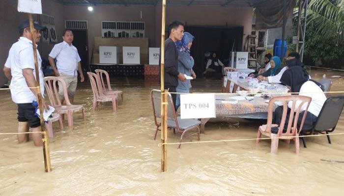 Kota Medan dan Deli Serdang Kebanjiran di Hari Pencoblosan Pilkada 2024 1 Suasana di TPS 4 Desa Dalu X B, Kecamatan Tanjung Morawa, Kabupaten Deli Serdang, Sumut