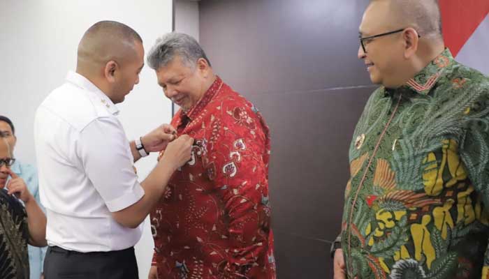 Wali Kota Solok Raih Lencana Produktivitas dalam Penganugerahan Siddhakarya 2024 1 Wali Kota Solok Raih Lencana Produktivitas dalam Penganugerahan Siddhakarya 2024