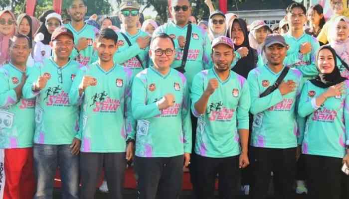 Pjs Walikota Bukittinggi Lepas Peserta Jalan Sehat Pilkada 2024