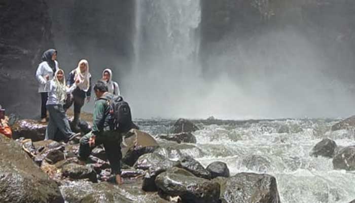Objek Wisata Air Terjun Sungai Dalam di Jorong Leter W, Nagari Persiapan Lubuk Gadang Utara, Kecamatan Sangir, Kabupaten Solok Selatan, Sumatera Barat