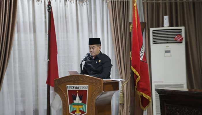 Juru bicara fraksi Golongan Karya-PKB, Amrizal.