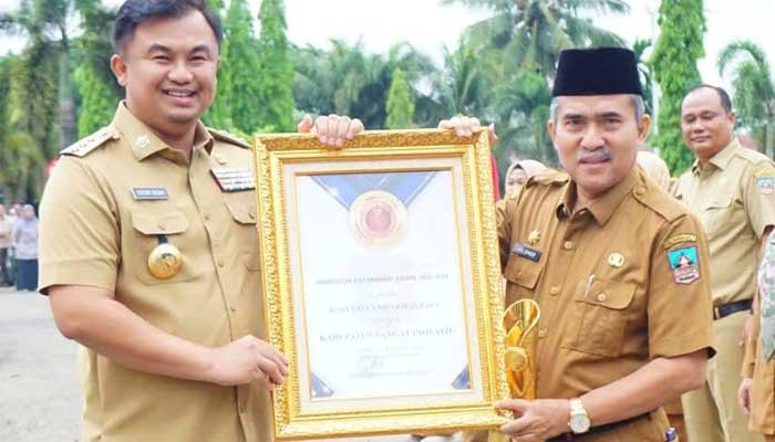 Bupati Dharmasraya bersama Sekda pamerkan Penghargaan Inovasi Daerah