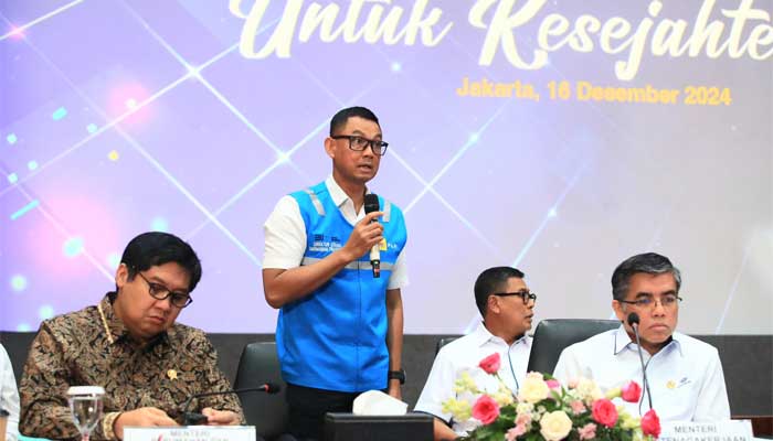 Direktur Utama PLN, Darmawan Prasodjo saat memaparkan terkait diskon tarif listrik 50 persen untuk rumah tangga dengan daya listrik 2.200 VA ke bawah pada periode Januari hingga Februari 2025