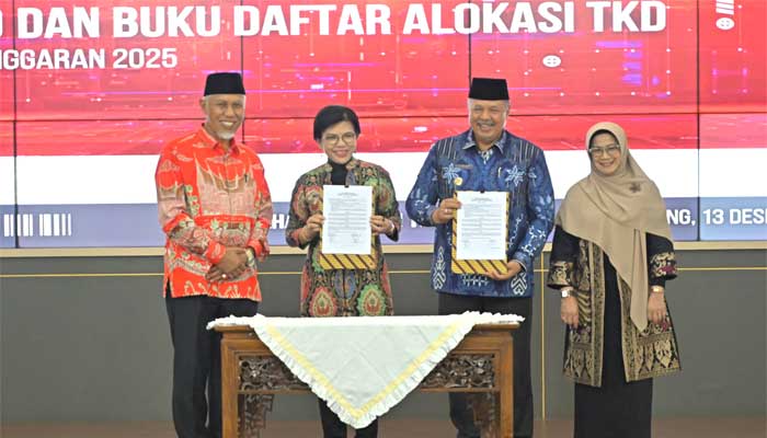 Gubernur Sumbar Serahkan DIPA dan TKD 2025