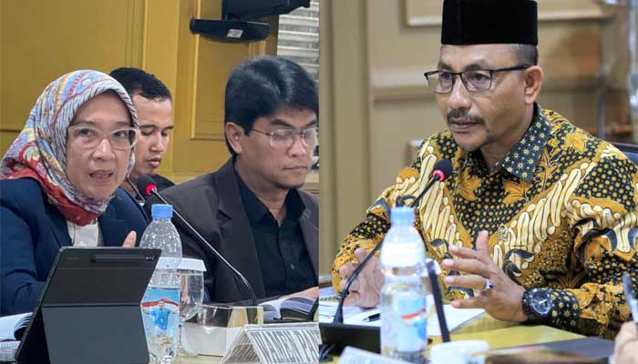 Anggota DPD RI, Sudirman Haji Uma (kanan) rapat kerja dengan Menpan RB dan BKN