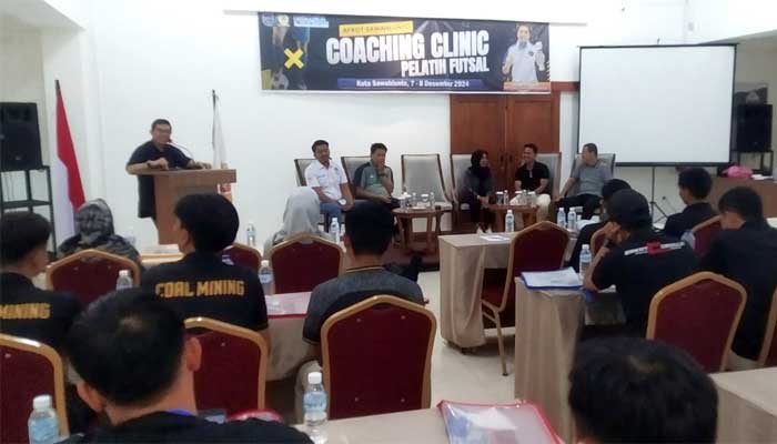 Halomoan Buka Coaching Clinic AFKOT Sawahlunto