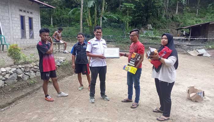 Karang Taruna Desa Silungkang Oso Sawahlunto Terima Bantuan Peralatan Olah Raga