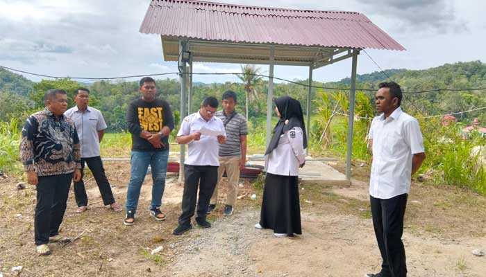 Pembangunan Selesai, Kepala Diskominfo Kabupaten Solok Tinjau Menara Repeater di Nagari Indudur