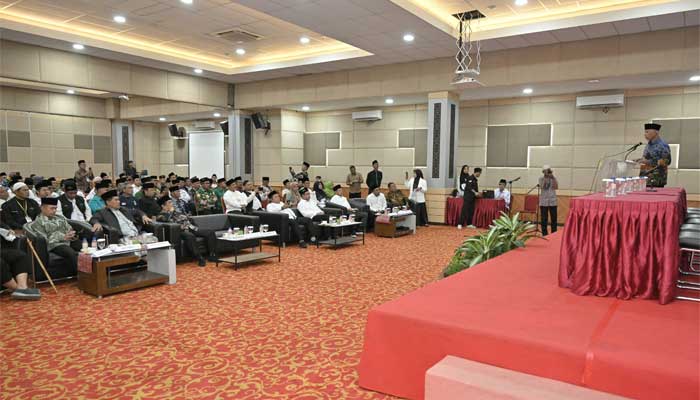 Gubernur Mahyeldi memberikan sambutan dalam Konferensi Wilayah XIII Nahdlatul Ulama Sumatera Barat